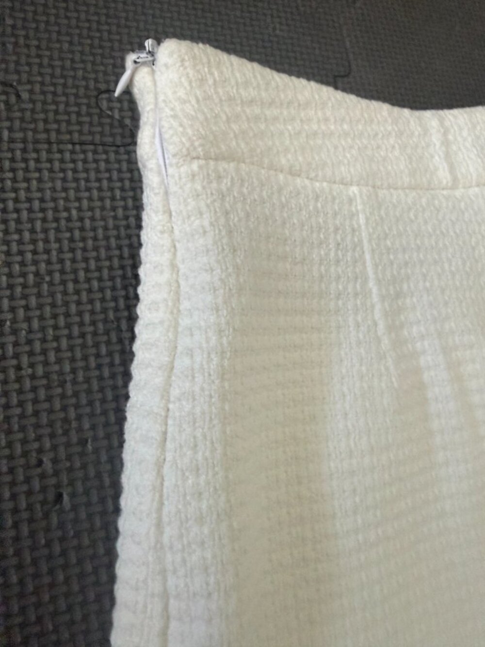 ZARA Textured Tweed Skort – XS- White/Gold Accents- Mini Skort - Picture 7 of 7
